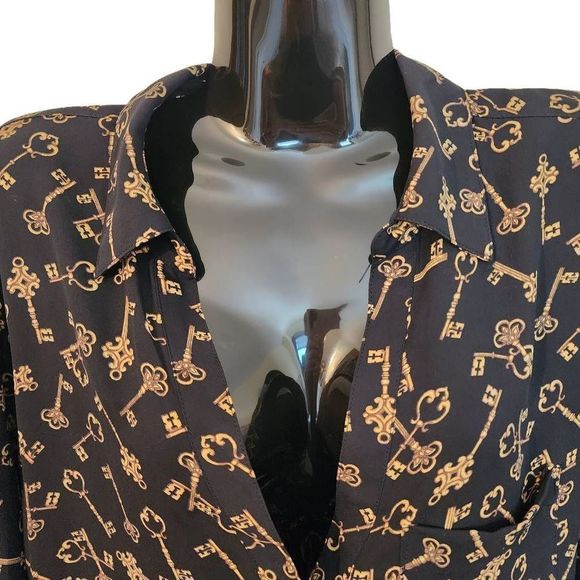 Soho NYCompany Black and Gold Key Print Tunic Blouse adjustable 3/4 Sleeve V-nec - Picture 4 of 4